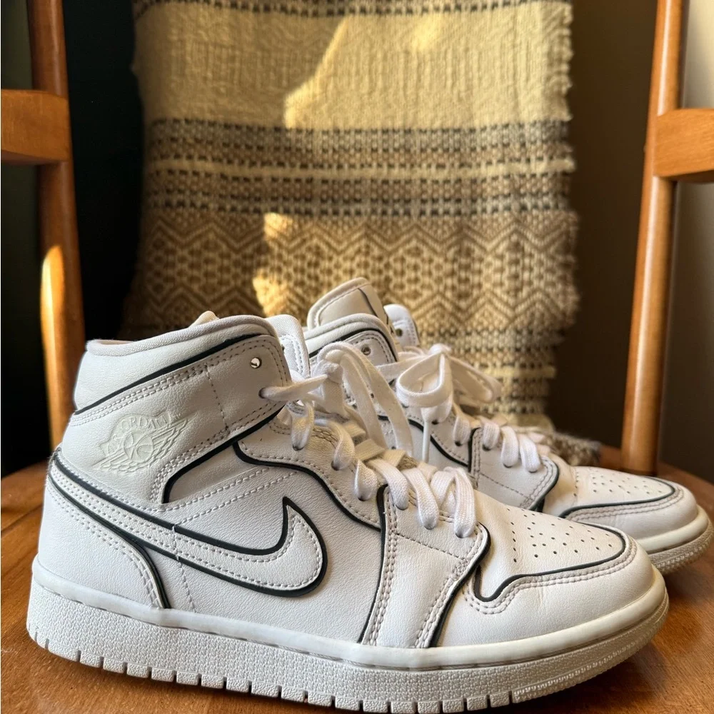 Nike Air Jordan Hightop Sneaker - Picture 1 of 6
